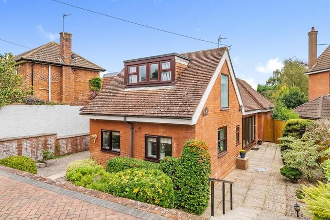 Charming Detached House: Prime Location near Exmouth Town Centre