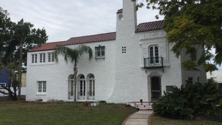 Tampa Treasure: Beautiful Half-Acre House at 116 W Davis Blvd