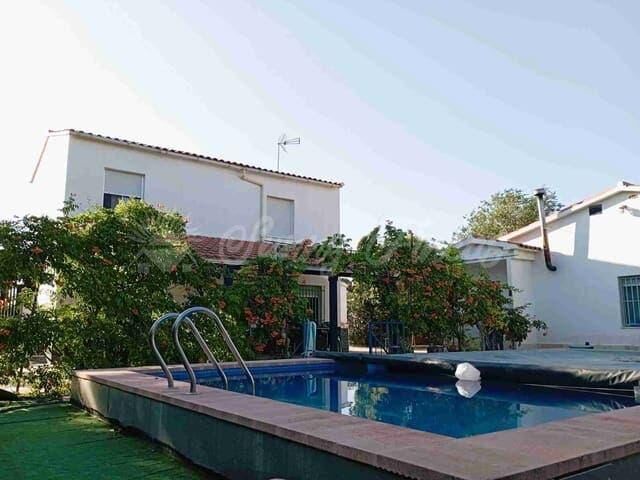 Bargain 4-Bed Country House with Pool: Dream Home in Yecla, Murcia